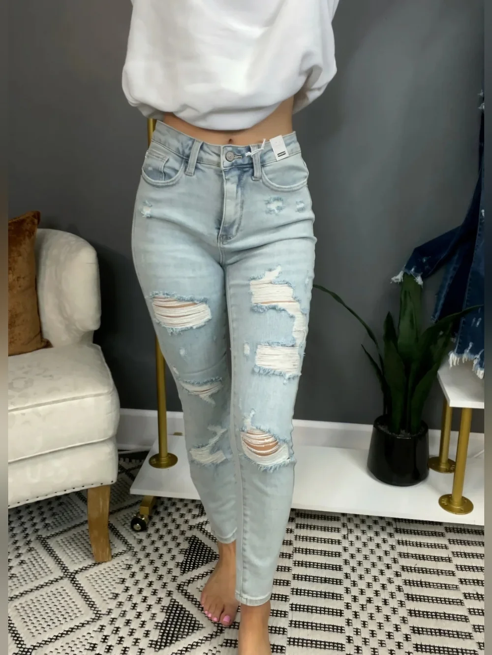Judy Blue High Rise Tummy Control Light Wash Skinny Jeans Distressed 13/31 NEW - Picture 11 of 11